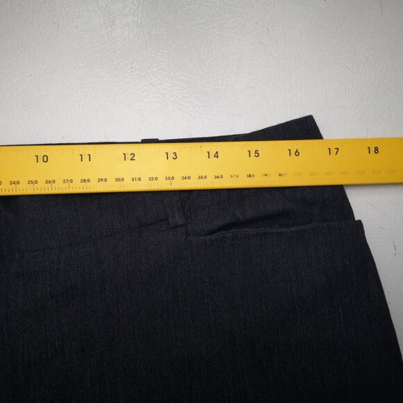 Talbots Ladies Straight Fit Dark Denim Zipper & 2 Clasp Closure Shorts - Picture 9 of 11